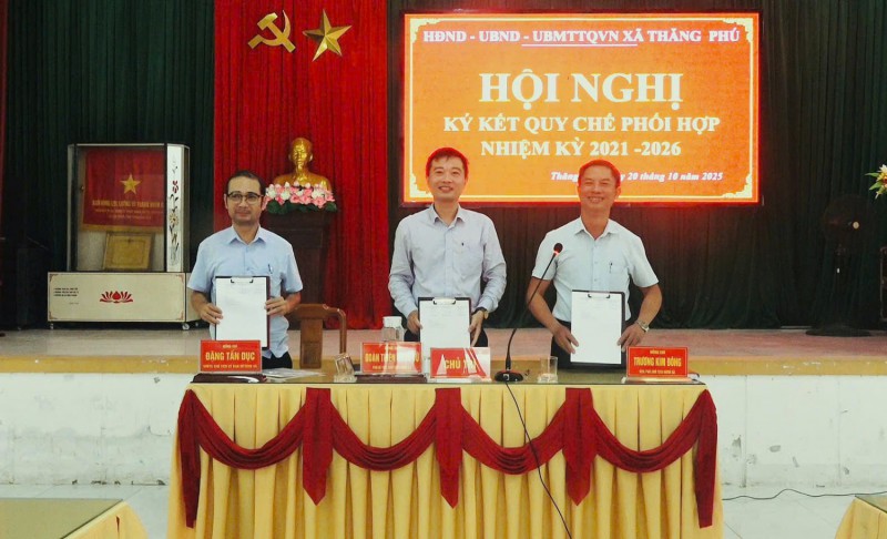 KÝ KẾT QUY CHẾ PHỐI HỢP GIỮA THƯỜNG TRỰC HĐND – UBND – UBMTTQVN XÃ NHIỆM KỲ 2021 – 2026