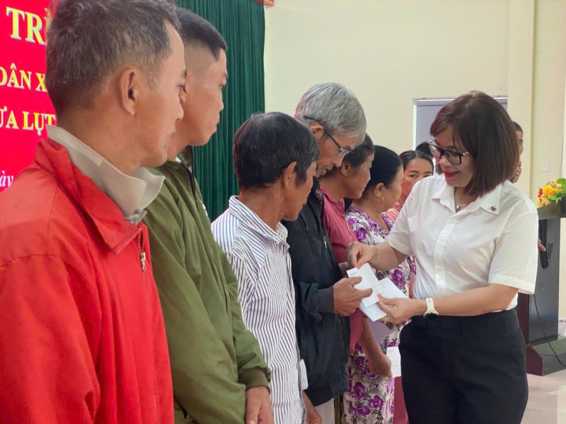 LÃNH ĐẠO THÀNH PHỐ THĂM, ĐỘNG VIÊN NGƯỜI DÂN BỊ ẢNH HƯỞNG DO MƯA LŨ TẠI XÃ THĂNG PHÚ