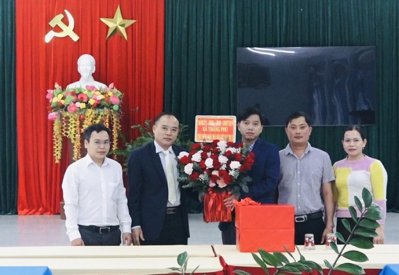 LÃNH ĐẠO XÃ THĂNG PHÚ THĂM, CHÚC MỪNG NGÀY NHÀ GIÁO VIỆT NAM 20/11