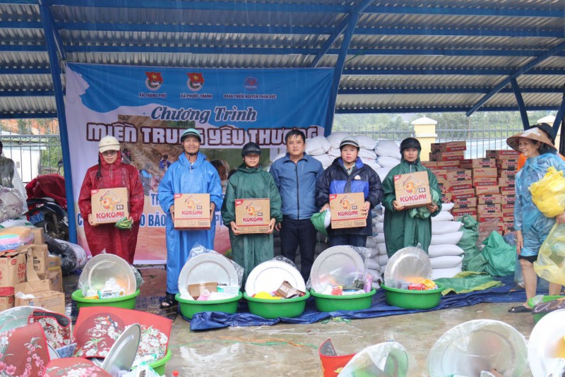 Đoàn Thanh niên phối hợp tổ chức chương trình tình nguyện mùa đông "San sẻ yêu thương" tại xã kết nghĩa Phước Thành