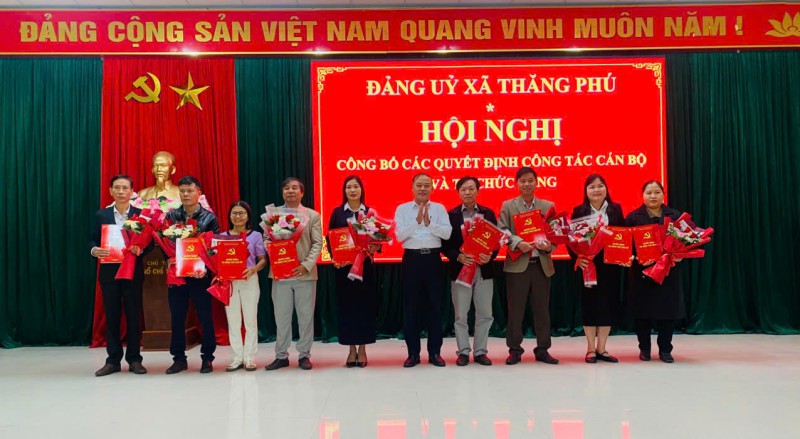 THĂNG PHÚ CÔNG BỐ CÁC QUYẾT ĐỊNH CÔNG TÁC CÁN BỘ VÀ TỔ CHỨC ĐẢNG