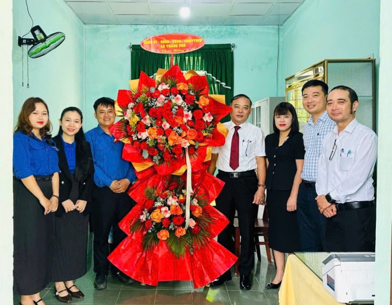 THƯỜNG TRỰC ĐẢNG ỦY XÃ THĂM VÀ CHÚC MỪNG ĐOÀN THANH NIÊN NHÂN KỶ NIỆM 95 NĂM NGÀY THÀNH LẬP ĐOÀN (26/3/1931 - 26/3/2026)