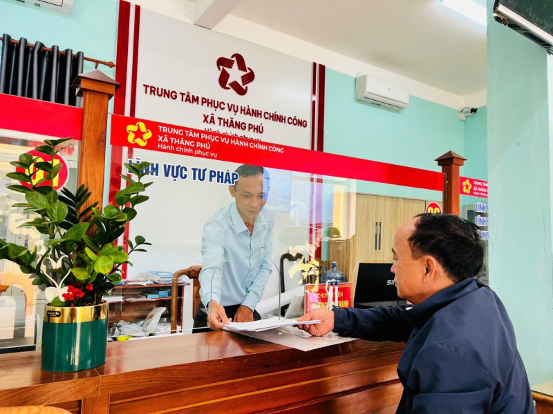 TRIỂN KHAI MÔ HÌNH “TRUNG TÂM HÀNH CHÍNH CÔNG THÂN THIỆN” VỚI NHIỀU TIỆN ÍCH MIỄN PHÍ CHO NGƯỜI DÂN