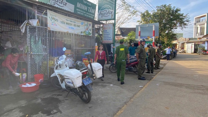 ĐÀ NẴNG TĂNG CƯỜNG HƯỚNG DẪN ĐỖ XE VỈA HÈ, LẮP ĐẶT BIỂN HIỆU ĐÚNG QUY ĐỊNH